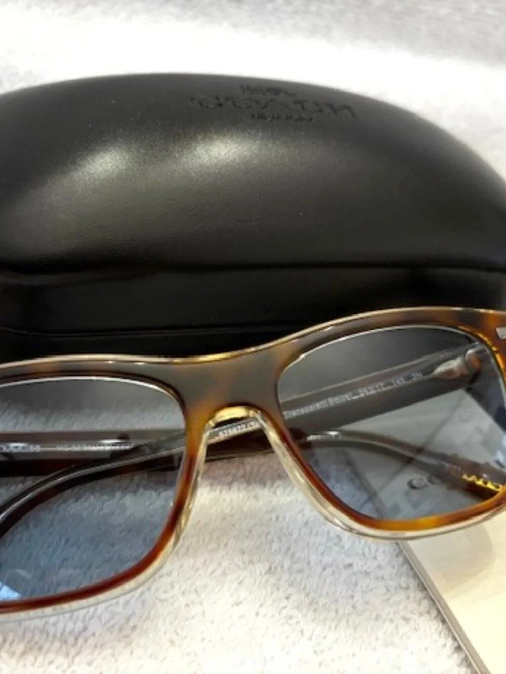 Coach tortoiseshell sunglasses with black logo case NWOT - Picture 5 of 9